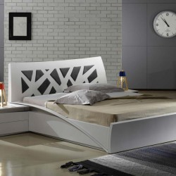 ΚΡΕΒΑΤΙ ΙΟΚΑΣΤΗ ΛΕΥΚΗ ΛΑΚΑ